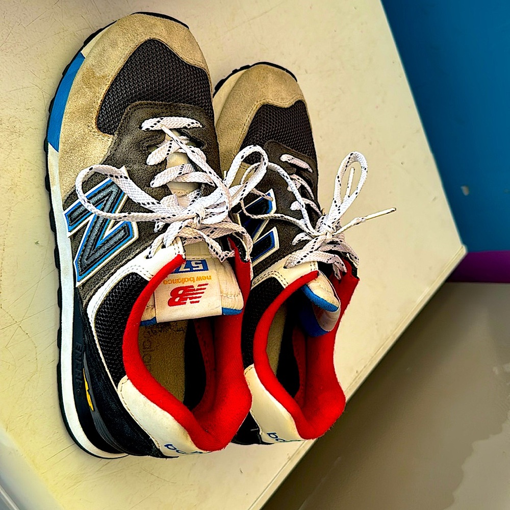 In excellent shape new balance shoes warn few time no tears